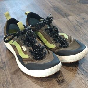 Vans Ultrarange Men's Sneakers with Green and Black Accents